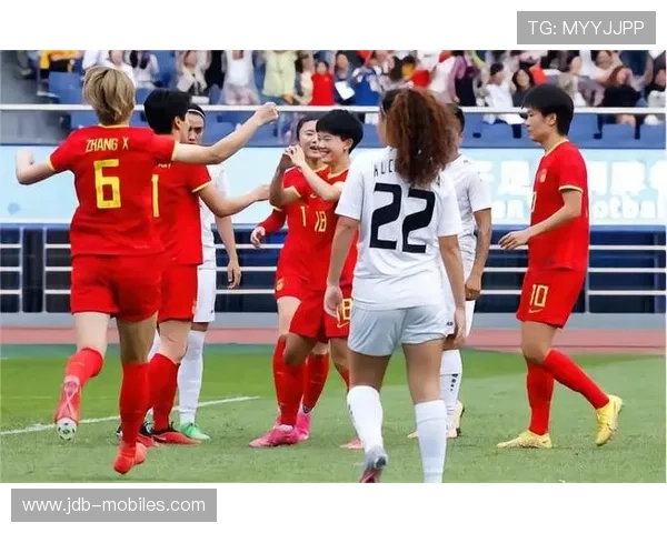 女足国脚吴海燕与队友王霜陈巧珠共跳舞视频展现轻松一刻